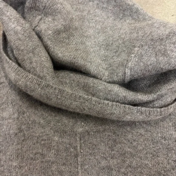 Deane & white 100 % cashmere turtleneck old money Gray Women's Sweater - Picture 2 of 4